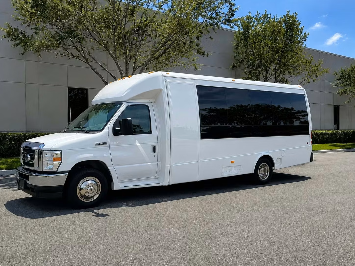 coachella 15 passenger minibus rental