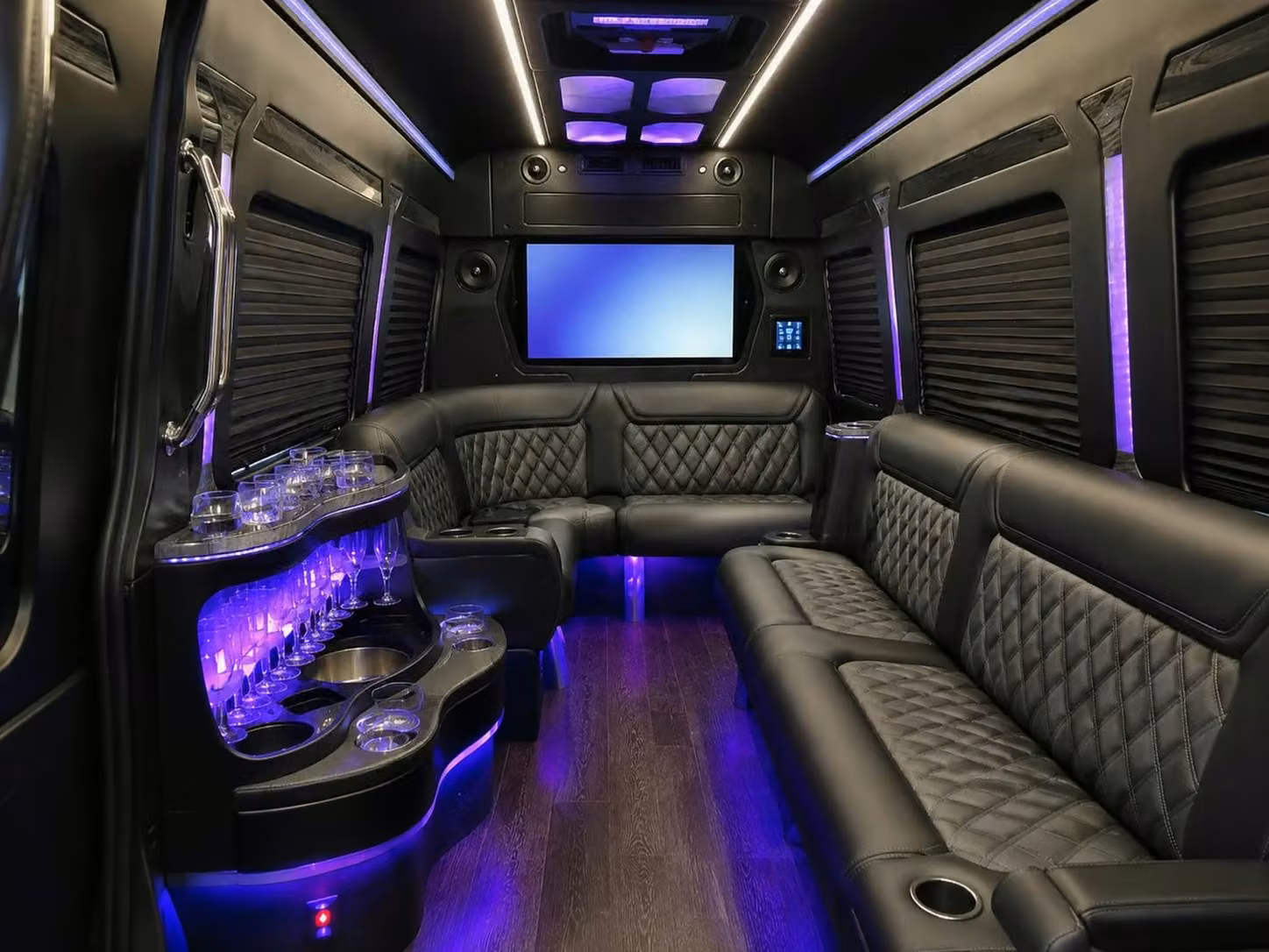 coachella 15 to 50 passenger prom party buses and sprinter limos in coachella